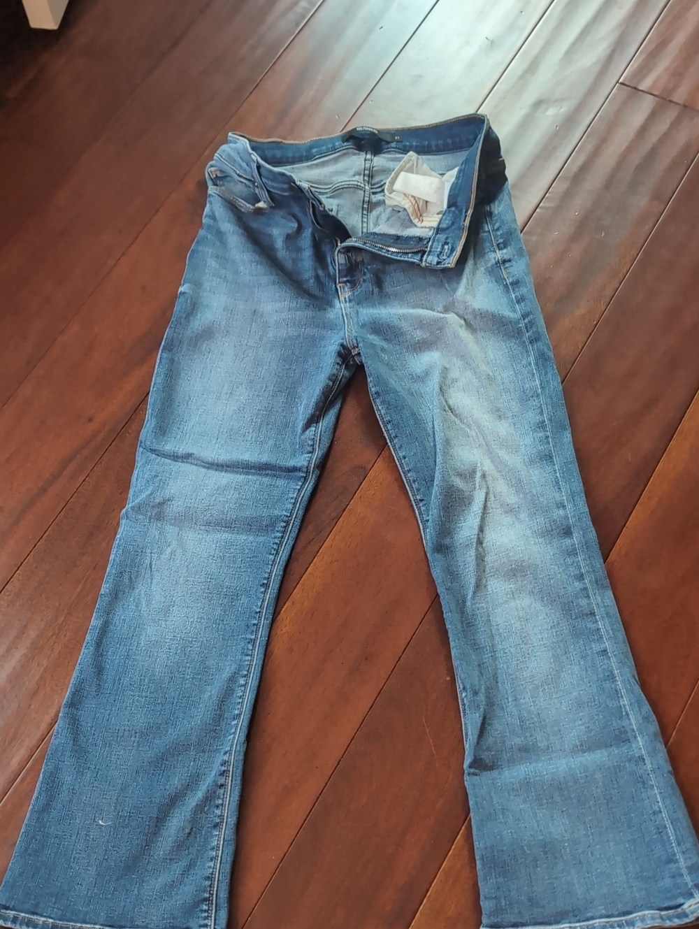 🌸3/$25🌸 Hudson Jeans- Classic Mid Wash